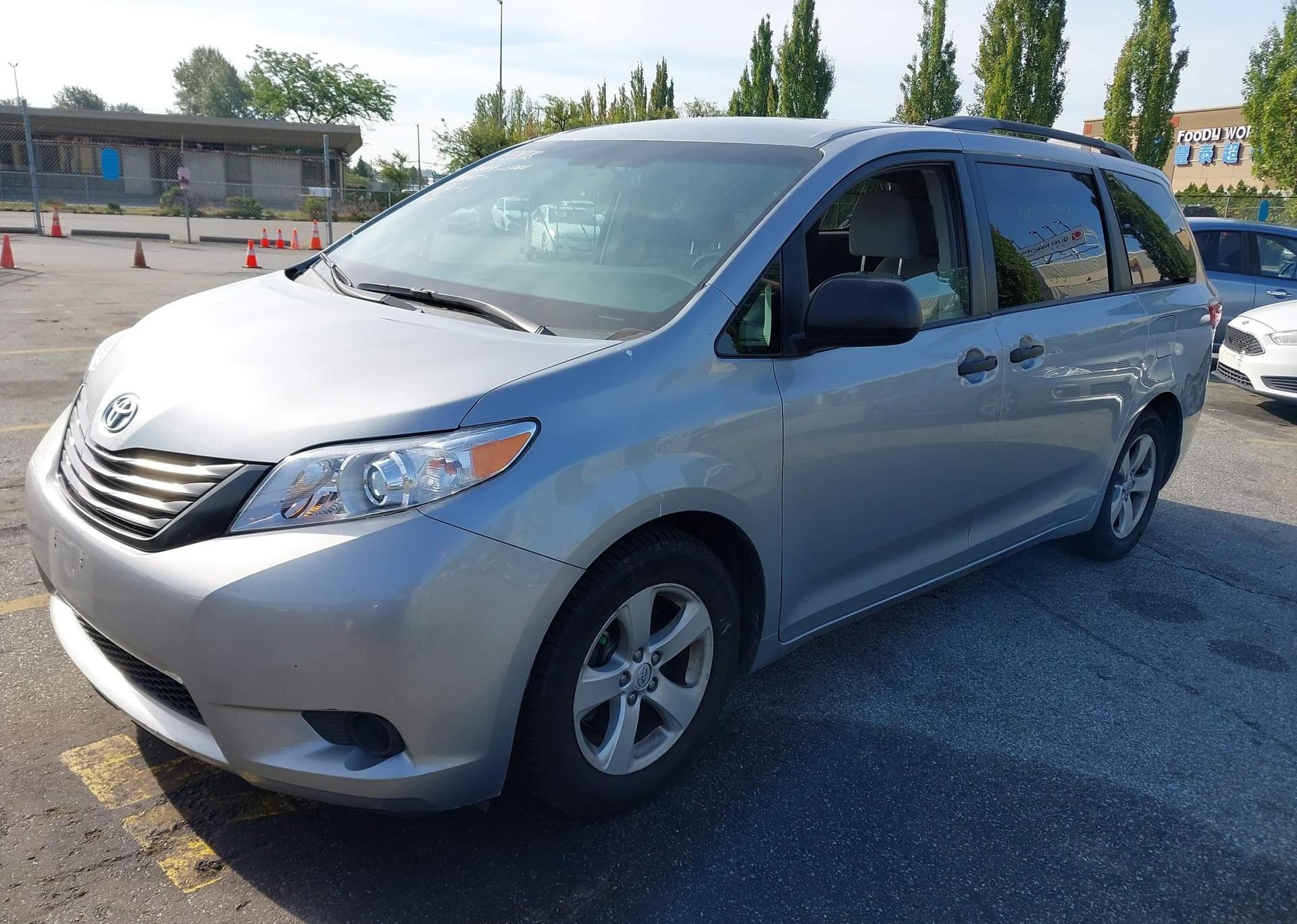 2015 TOYOTA SIENNA