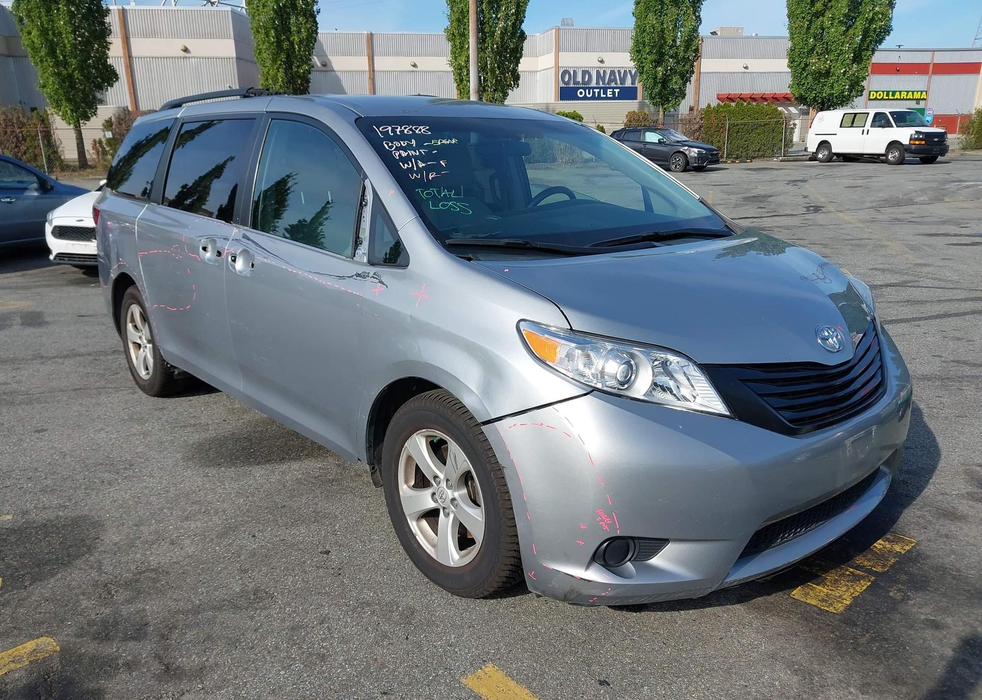 2015 TOYOTA SIENNA