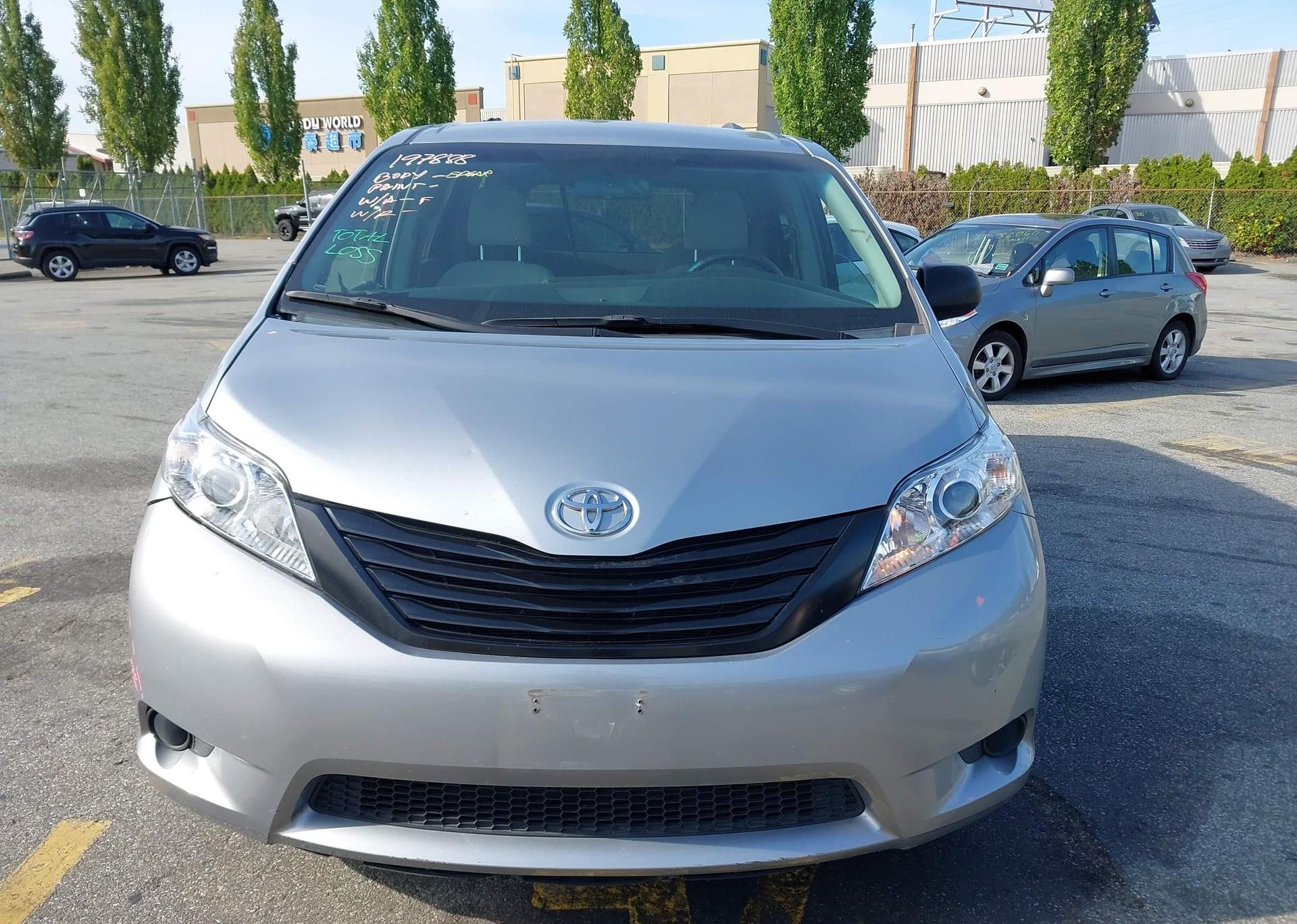 2015 TOYOTA SIENNA
