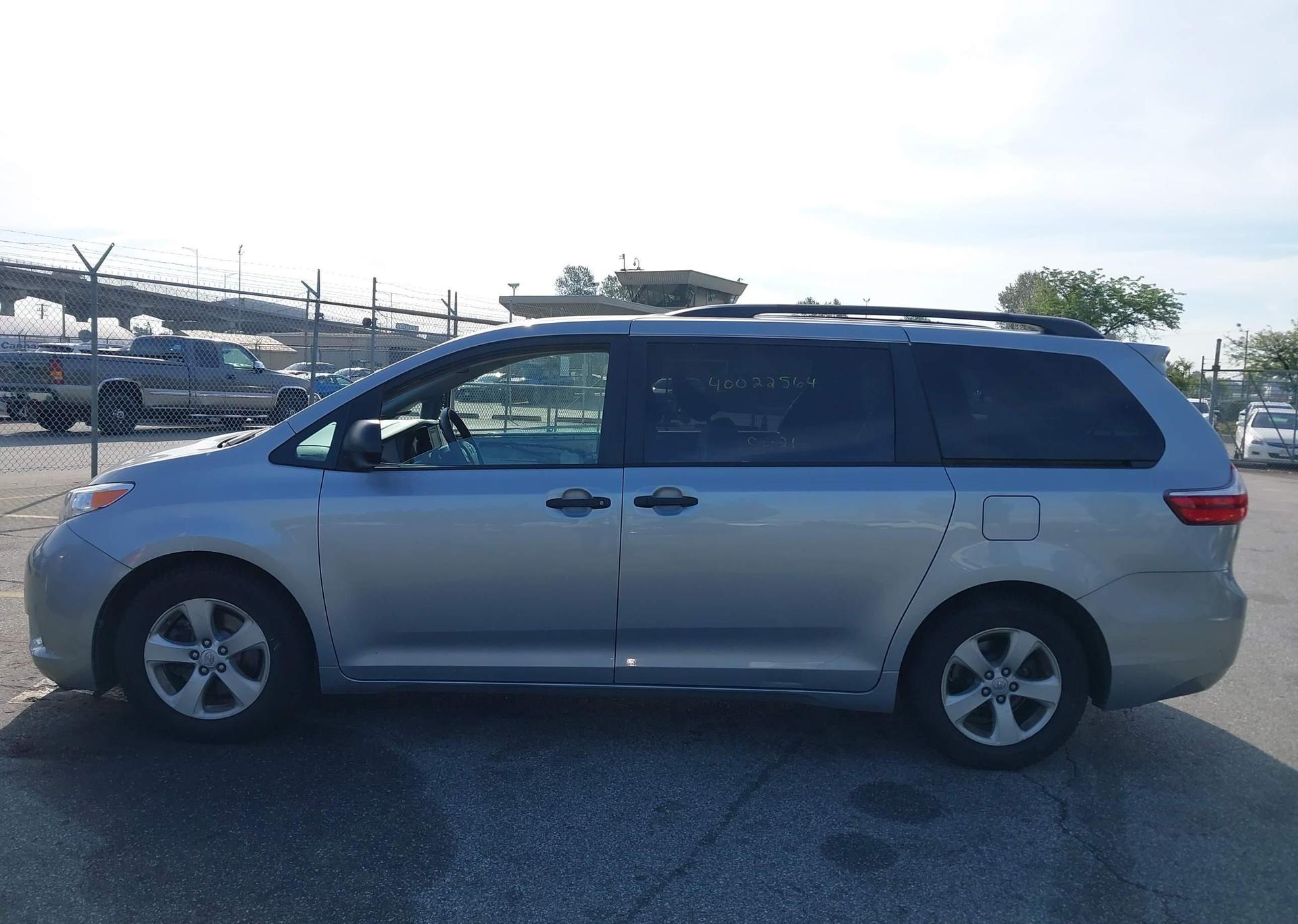 2015 TOYOTA SIENNA