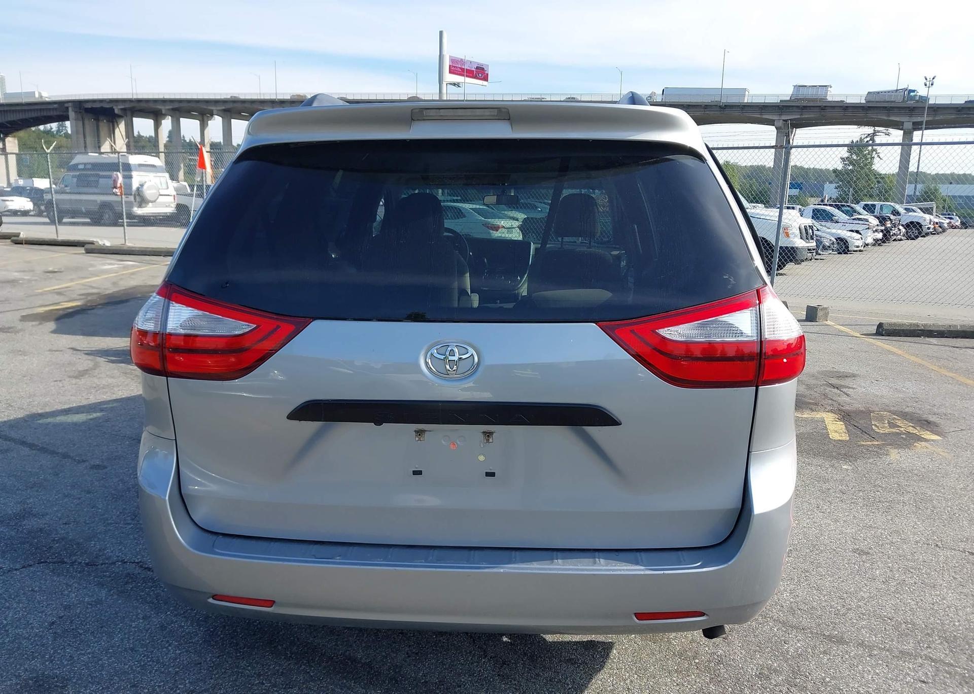 2015 TOYOTA SIENNA