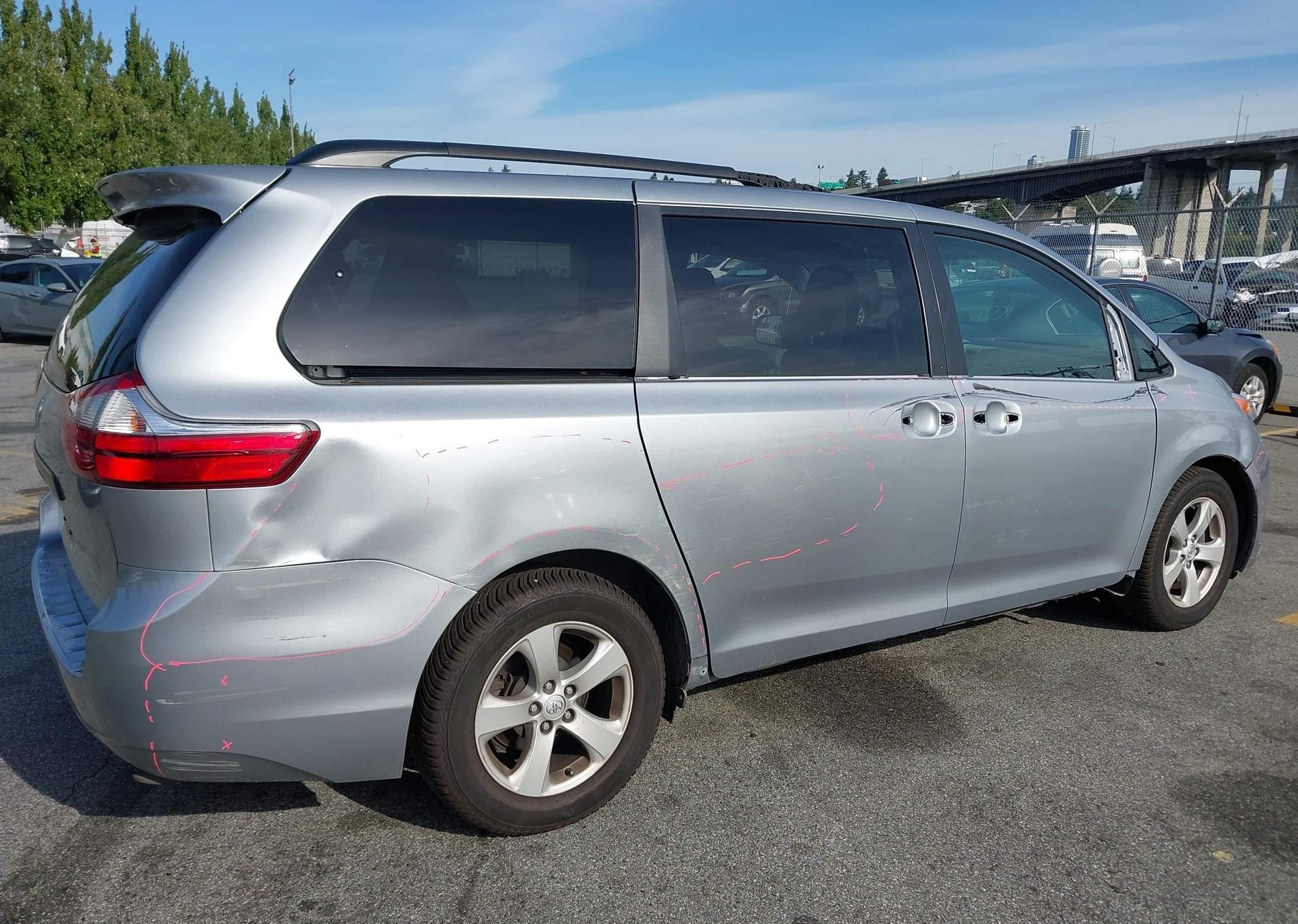 2015 TOYOTA SIENNA