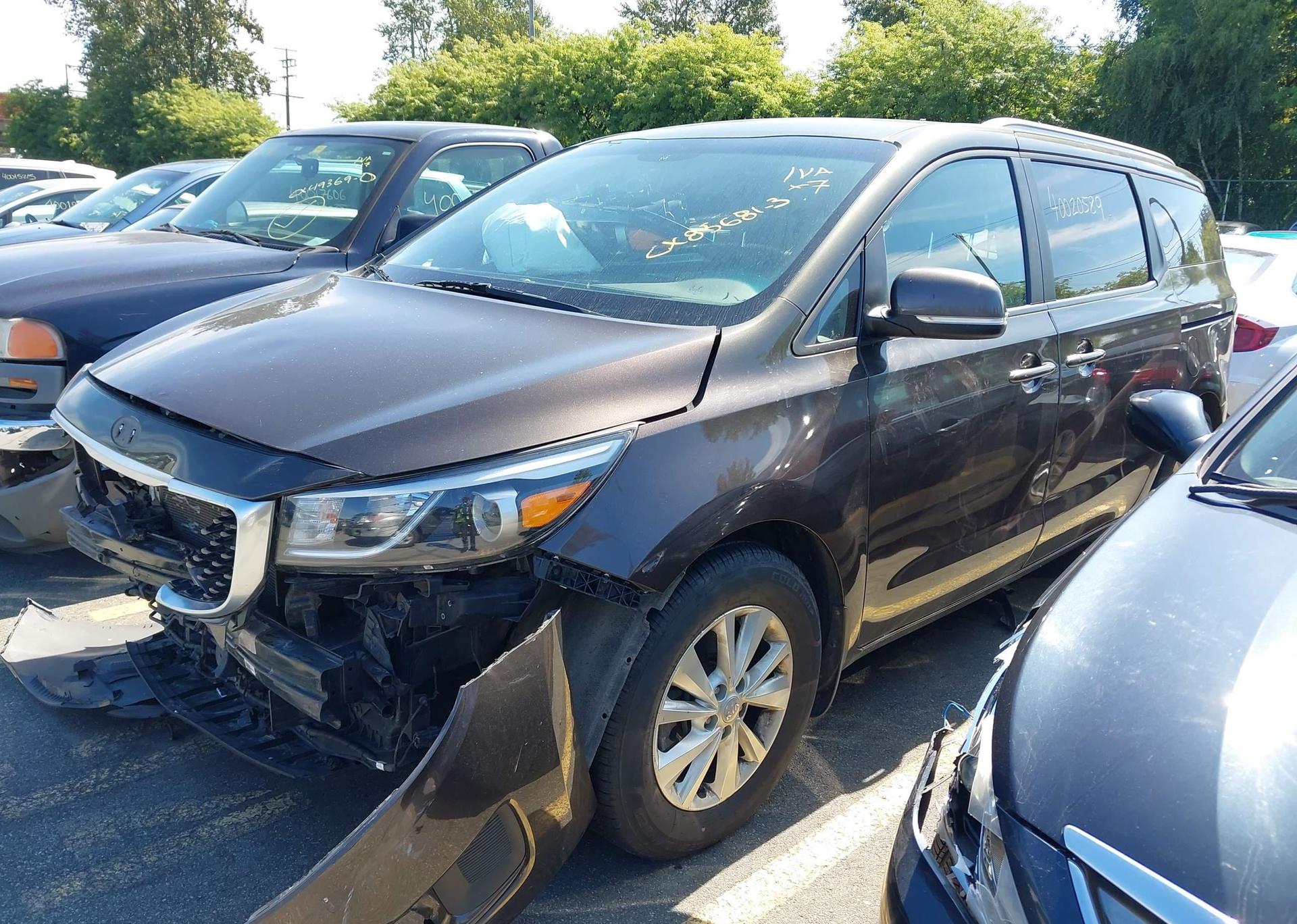 2017 KIA SEDONA LX