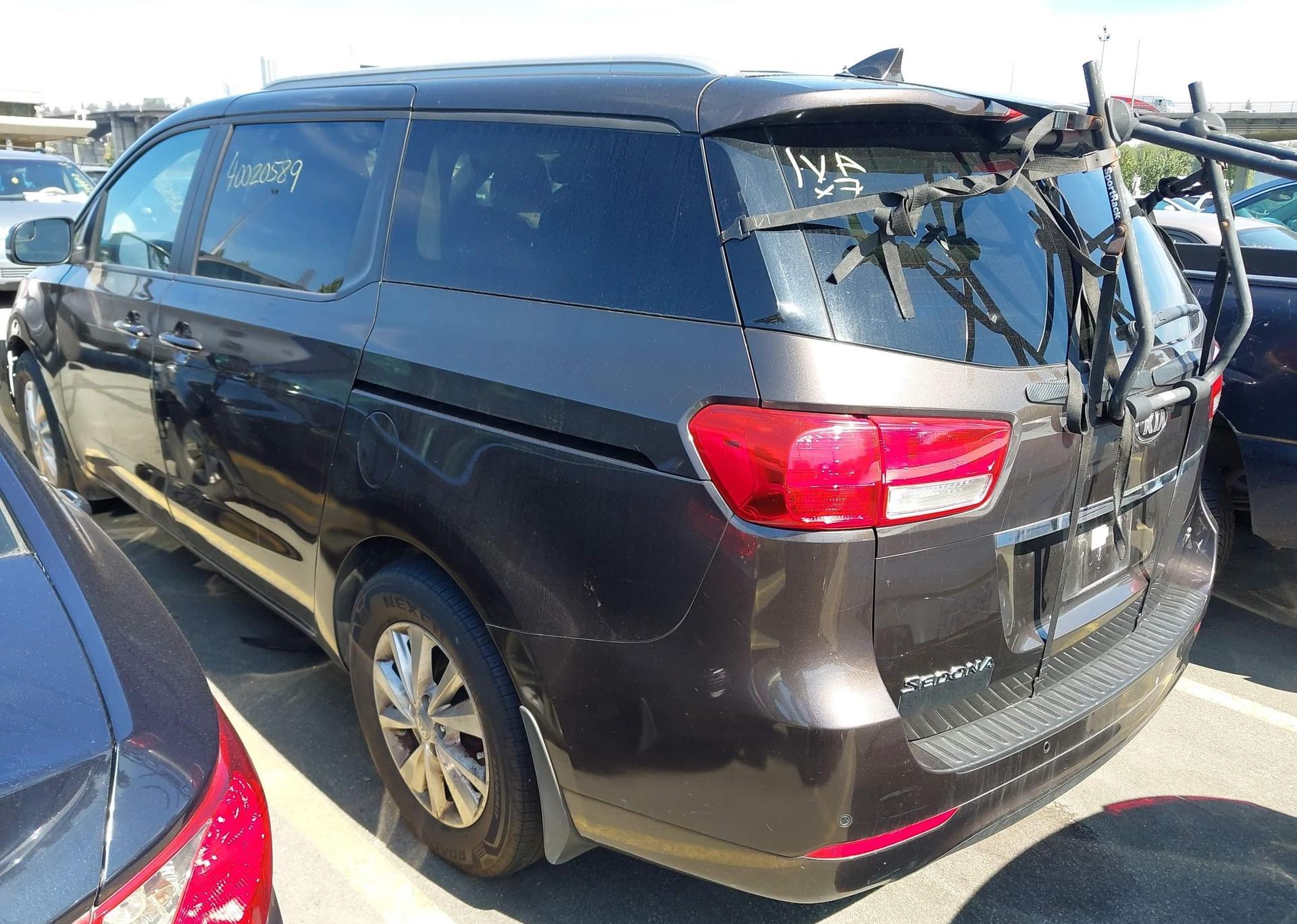 2017 KIA SEDONA LX