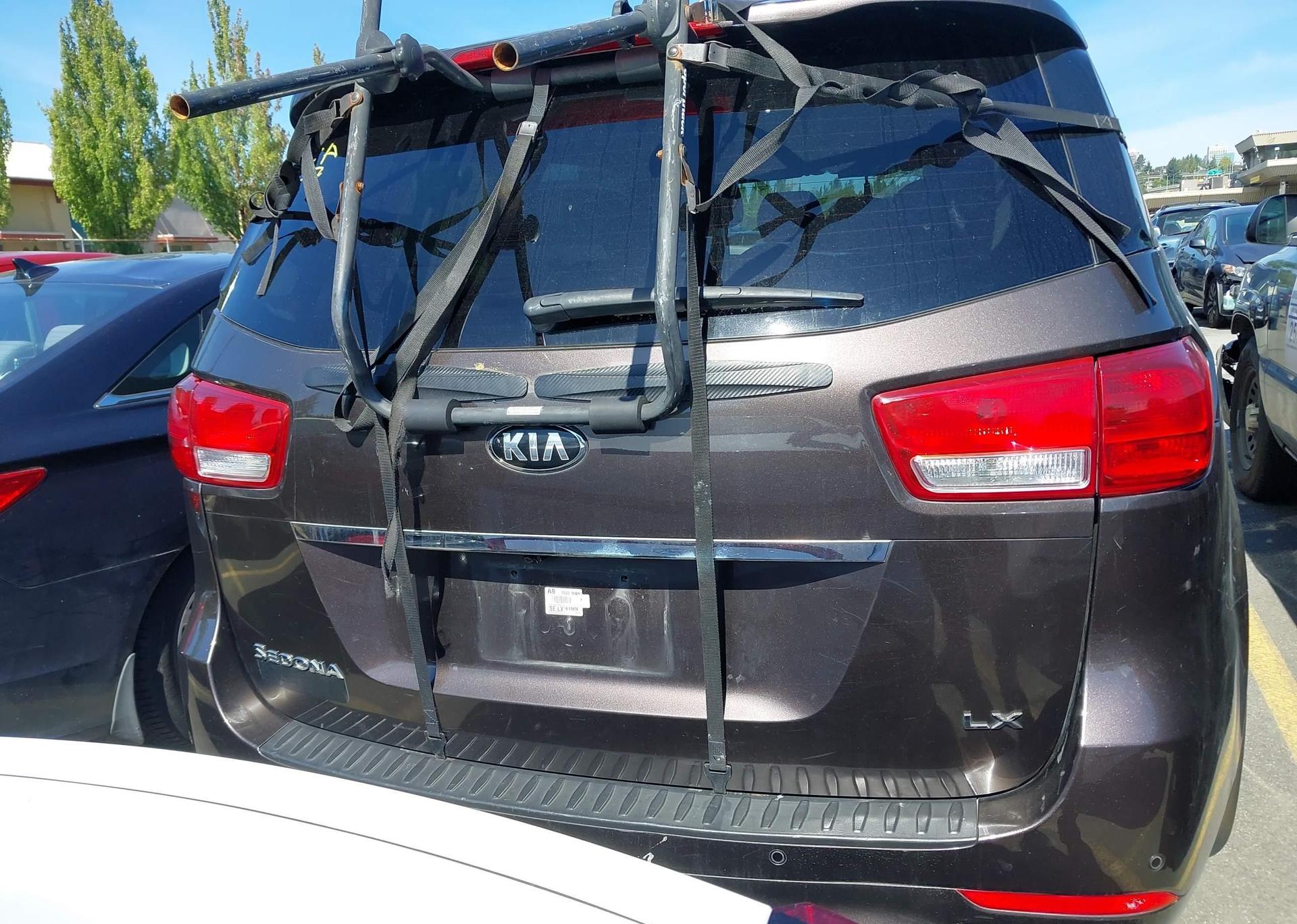 2017 KIA SEDONA LX