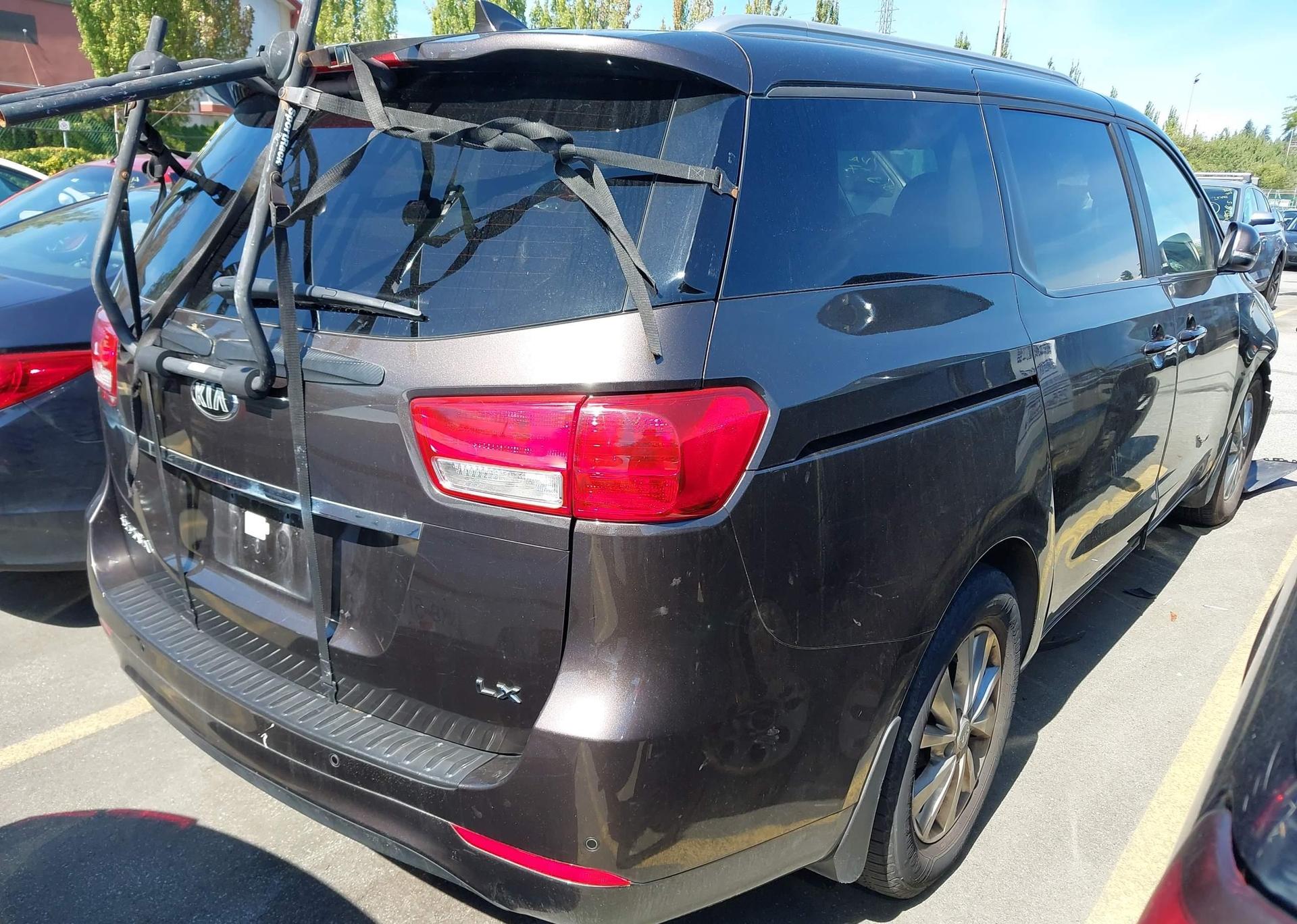 2017 KIA SEDONA LX