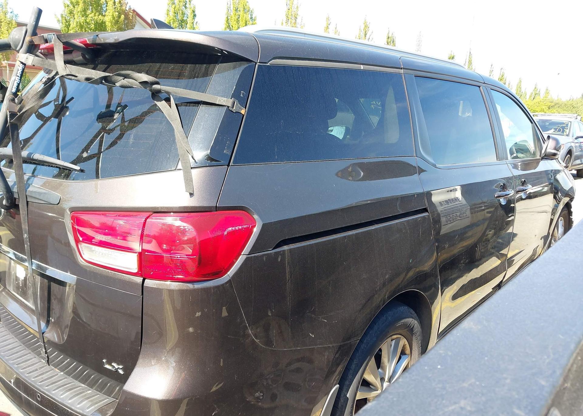 2017 KIA SEDONA LX