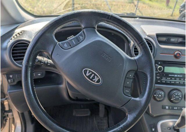 2010 KIA RONDO