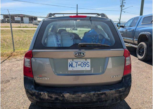2010 KIA RONDO