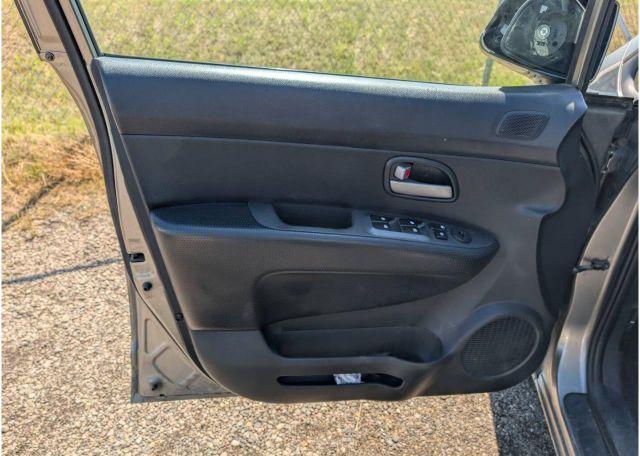 2010 KIA RONDO