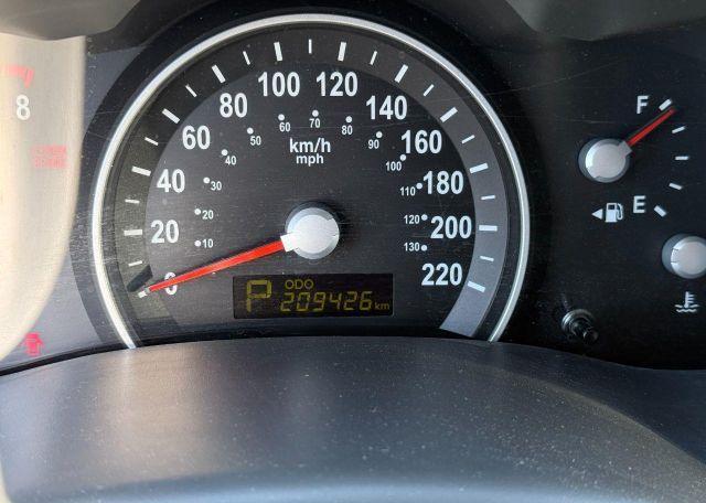 2011 KIA SEDONA LX