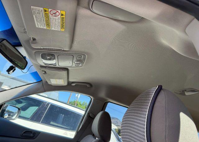 2011 KIA SEDONA LX
