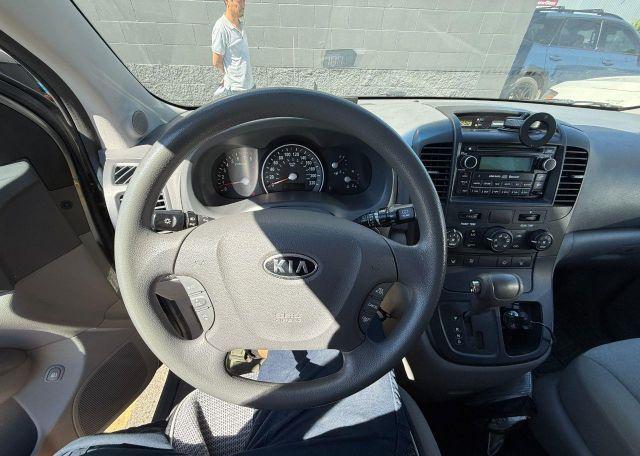 2011 KIA SEDONA LX