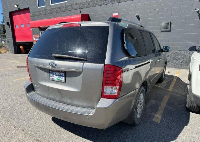 2011 KIA SEDONA LX
