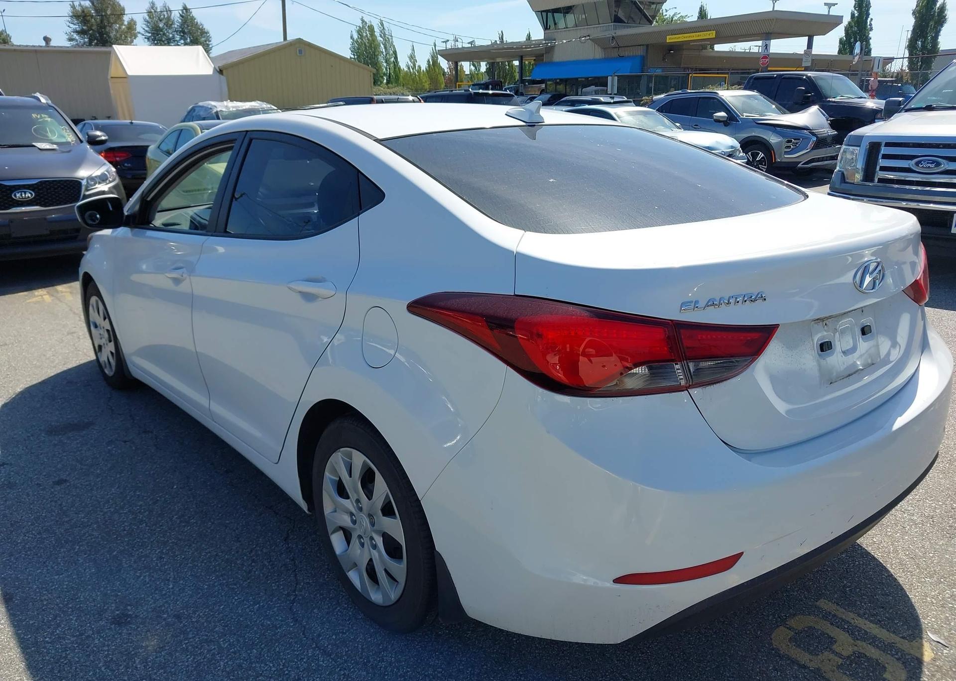 2016 HYUNDAI ELANTRA SE