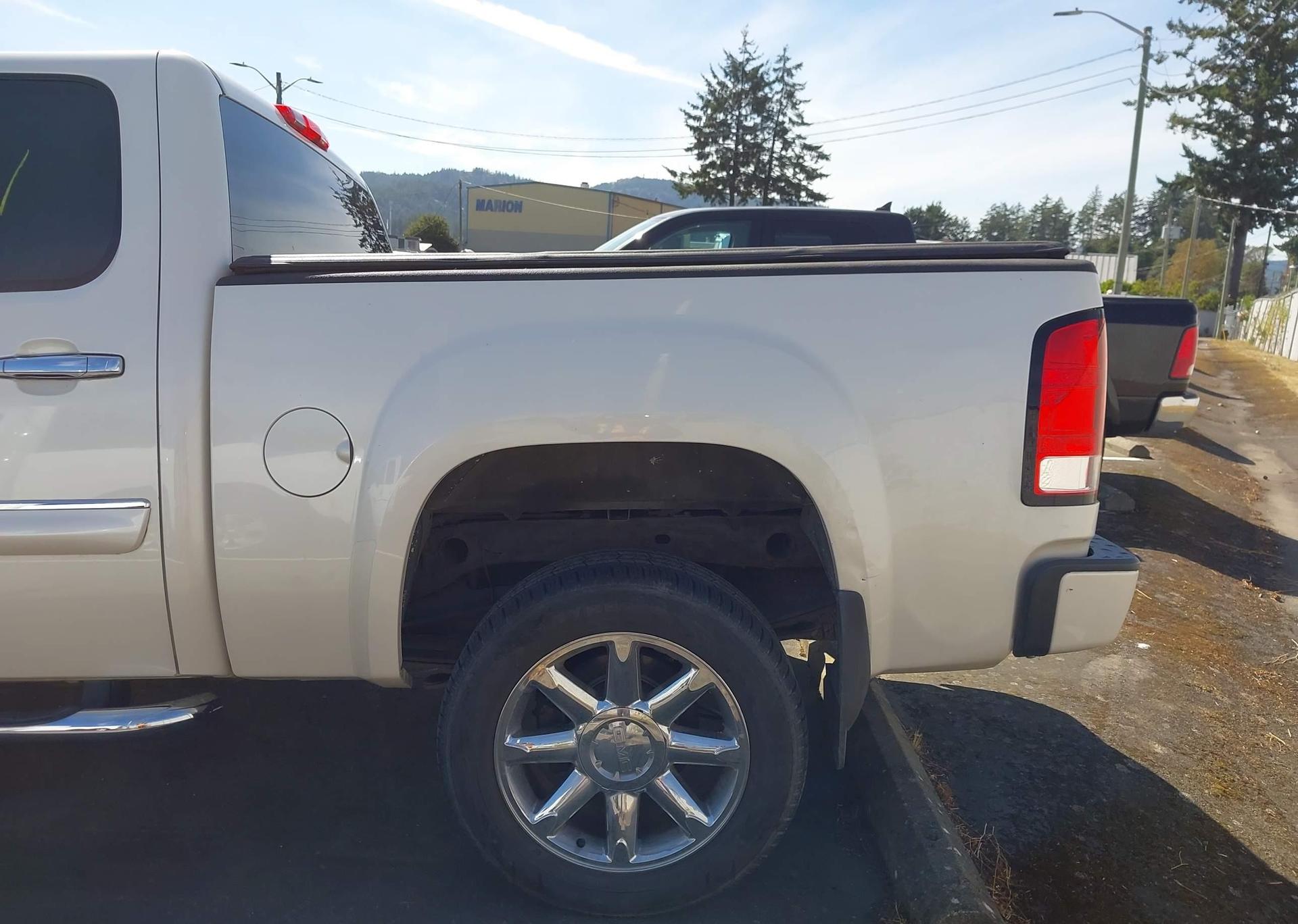 2013 GMC SIERRA K1500 DENALI