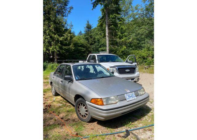 1992 FORD ESCORT LX-E