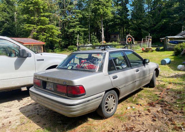 1992 FORD ESCORT LX-E