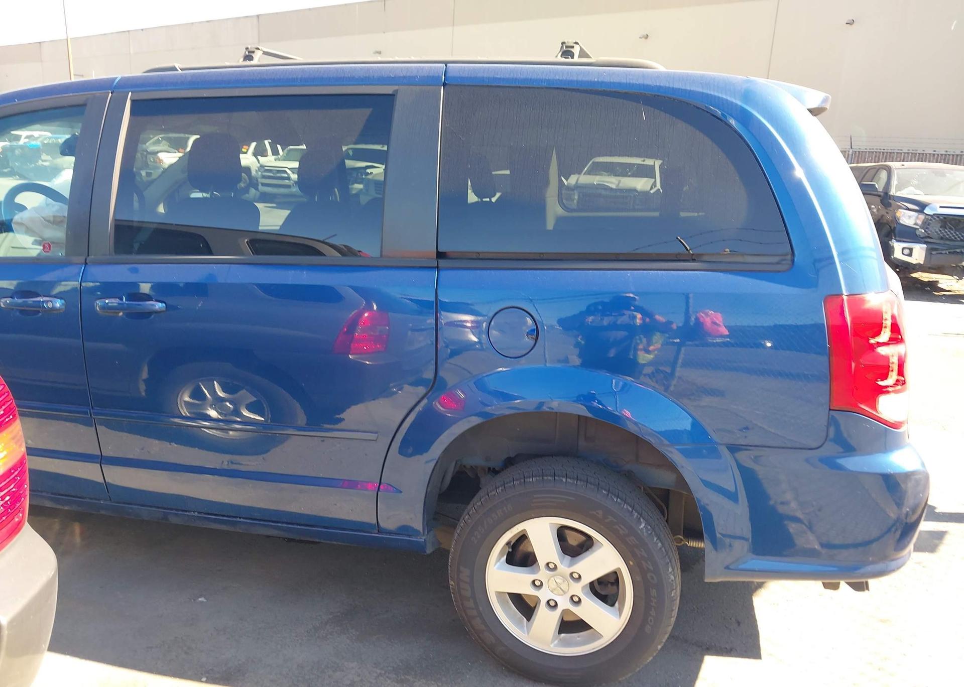 2011 DODGE GRAND CARAVAN EXPRESS