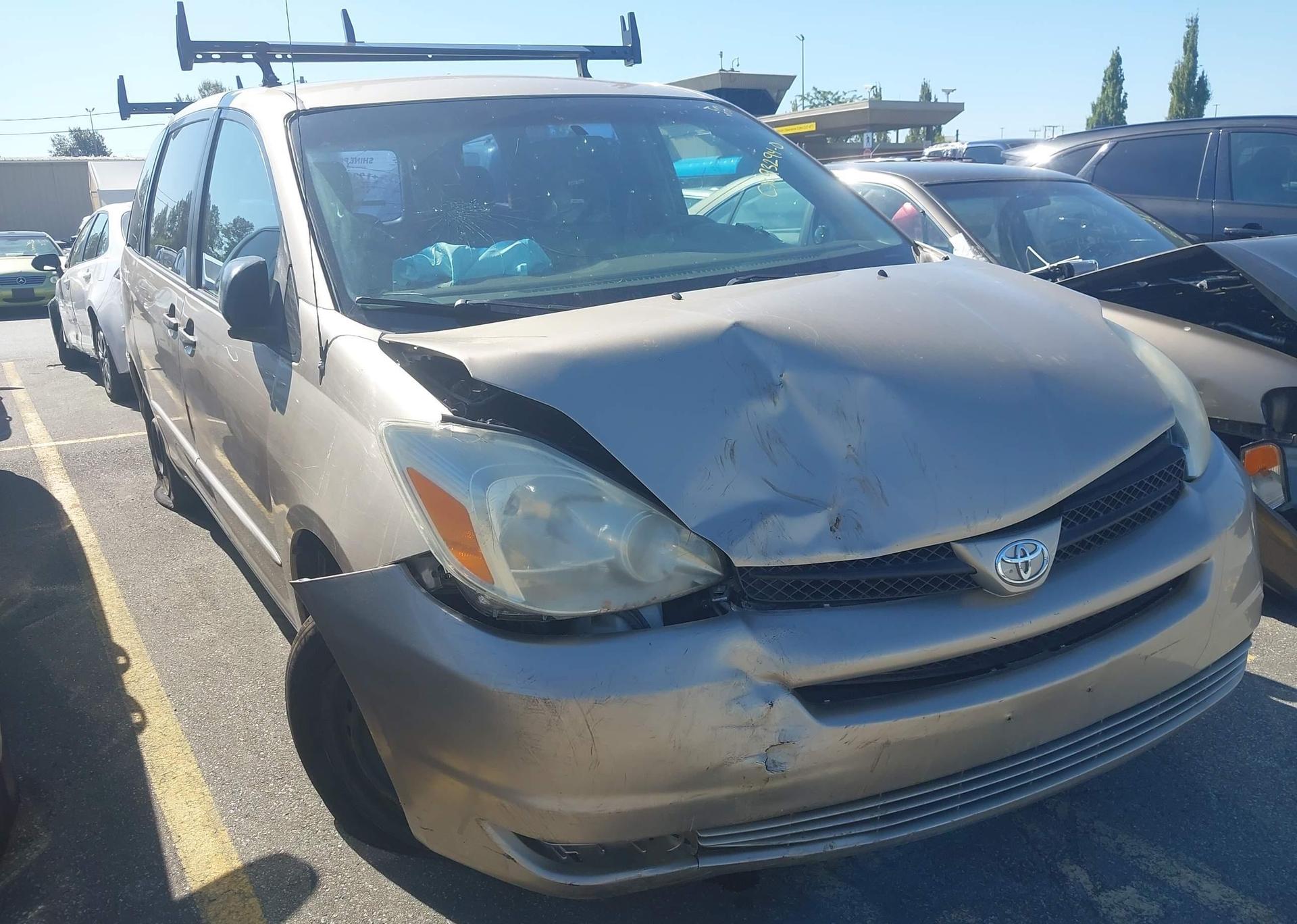 2004 TOYOTA SIENNA CE