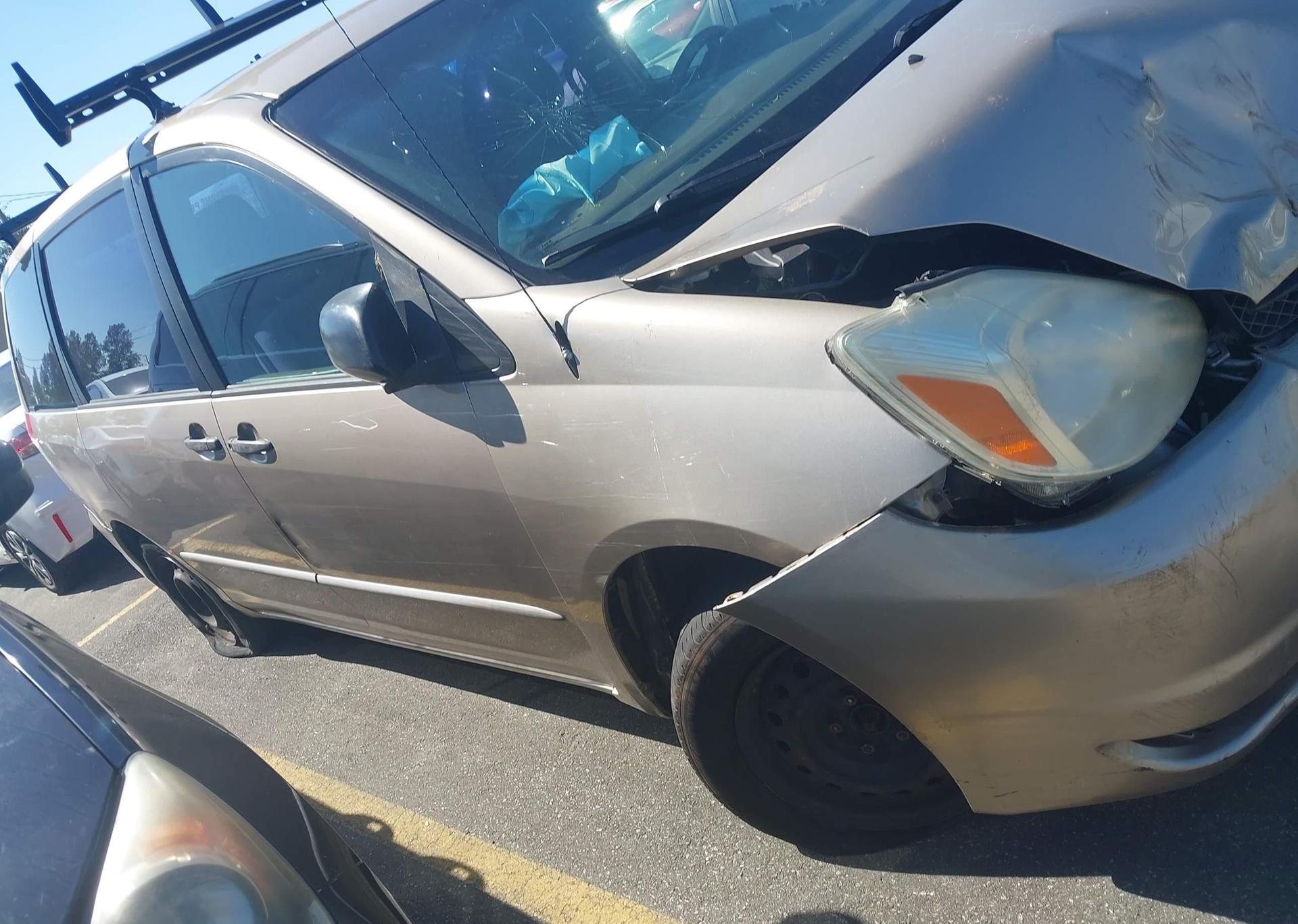 2004 TOYOTA SIENNA CE