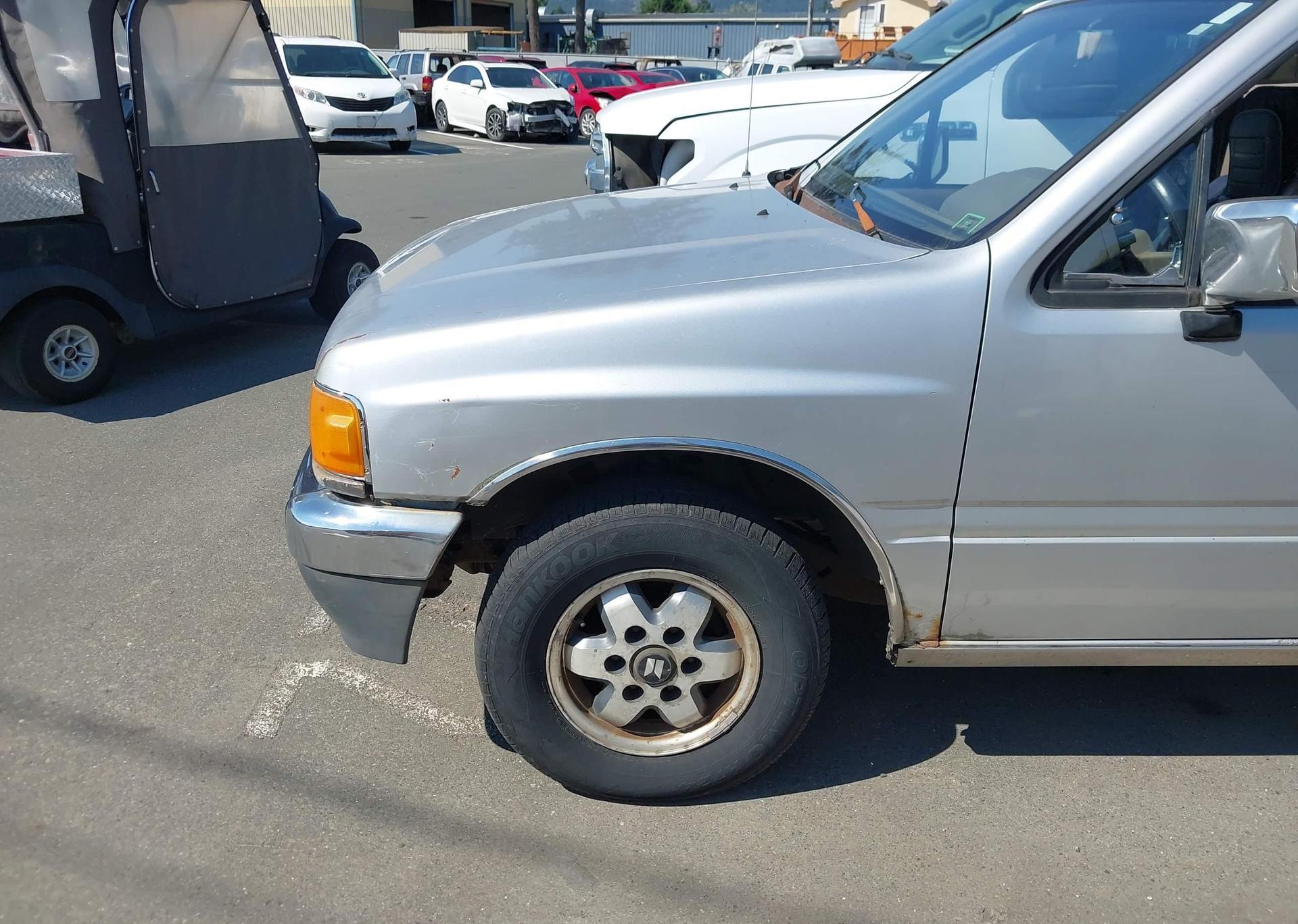 1990 ISUZU CONVENTIONAL SPACE CAB