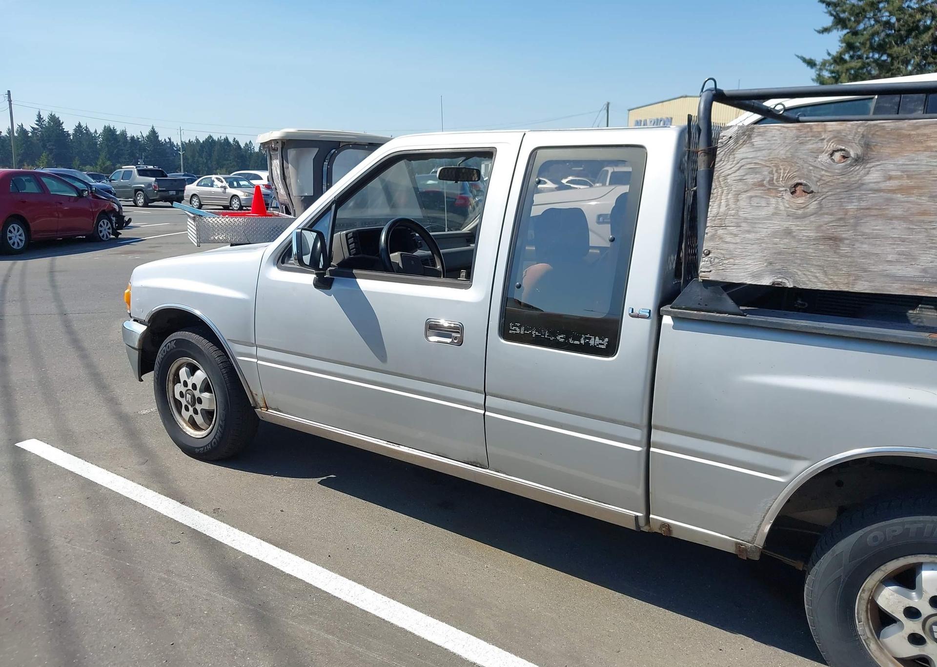 1990 ISUZU CONVENTIONAL SPACE CAB
