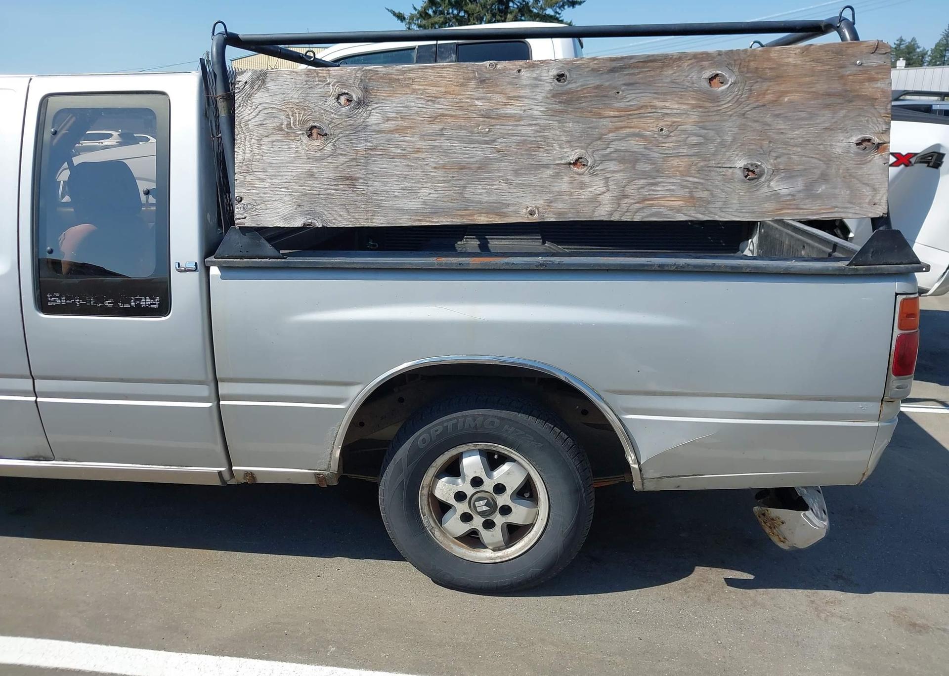 1990 ISUZU CONVENTIONAL SPACE CAB