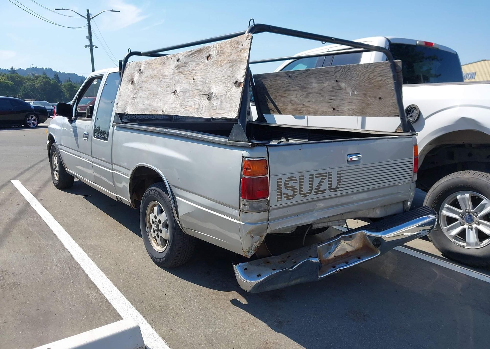 1990 ISUZU CONVENTIONAL SPACE CAB