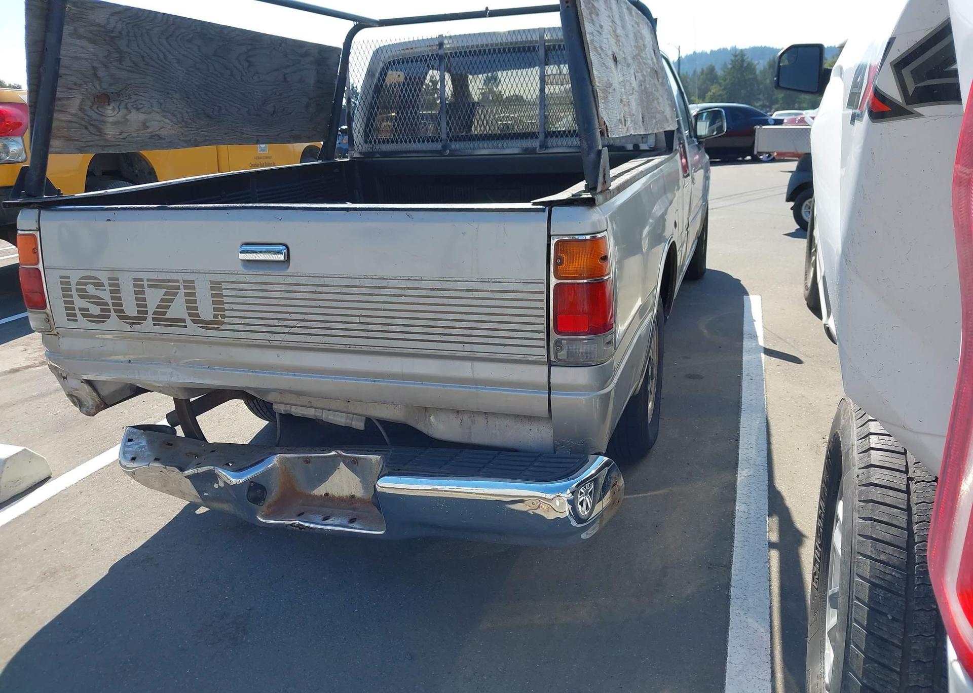 1990 ISUZU CONVENTIONAL SPACE CAB