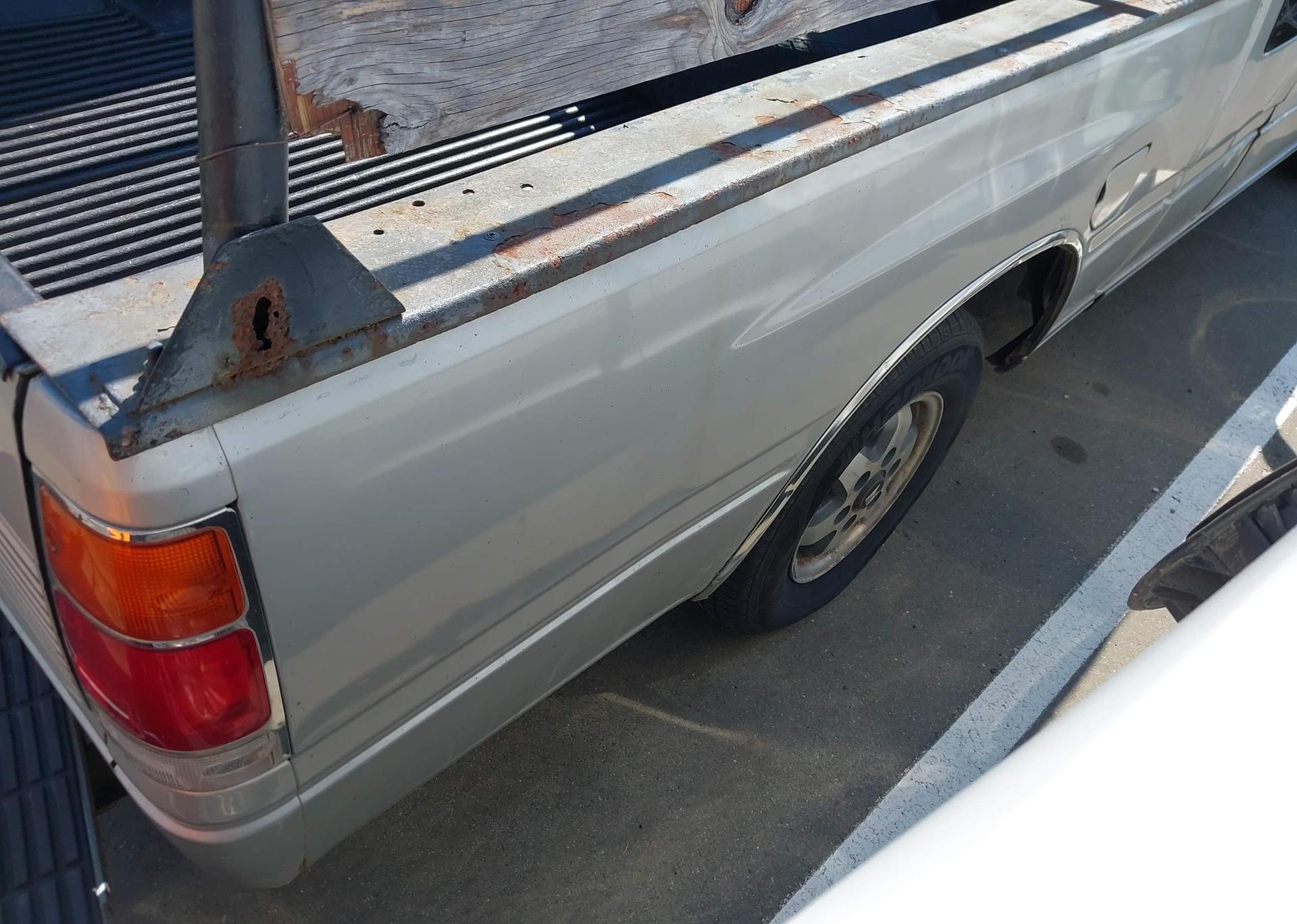 1990 ISUZU CONVENTIONAL SPACE CAB