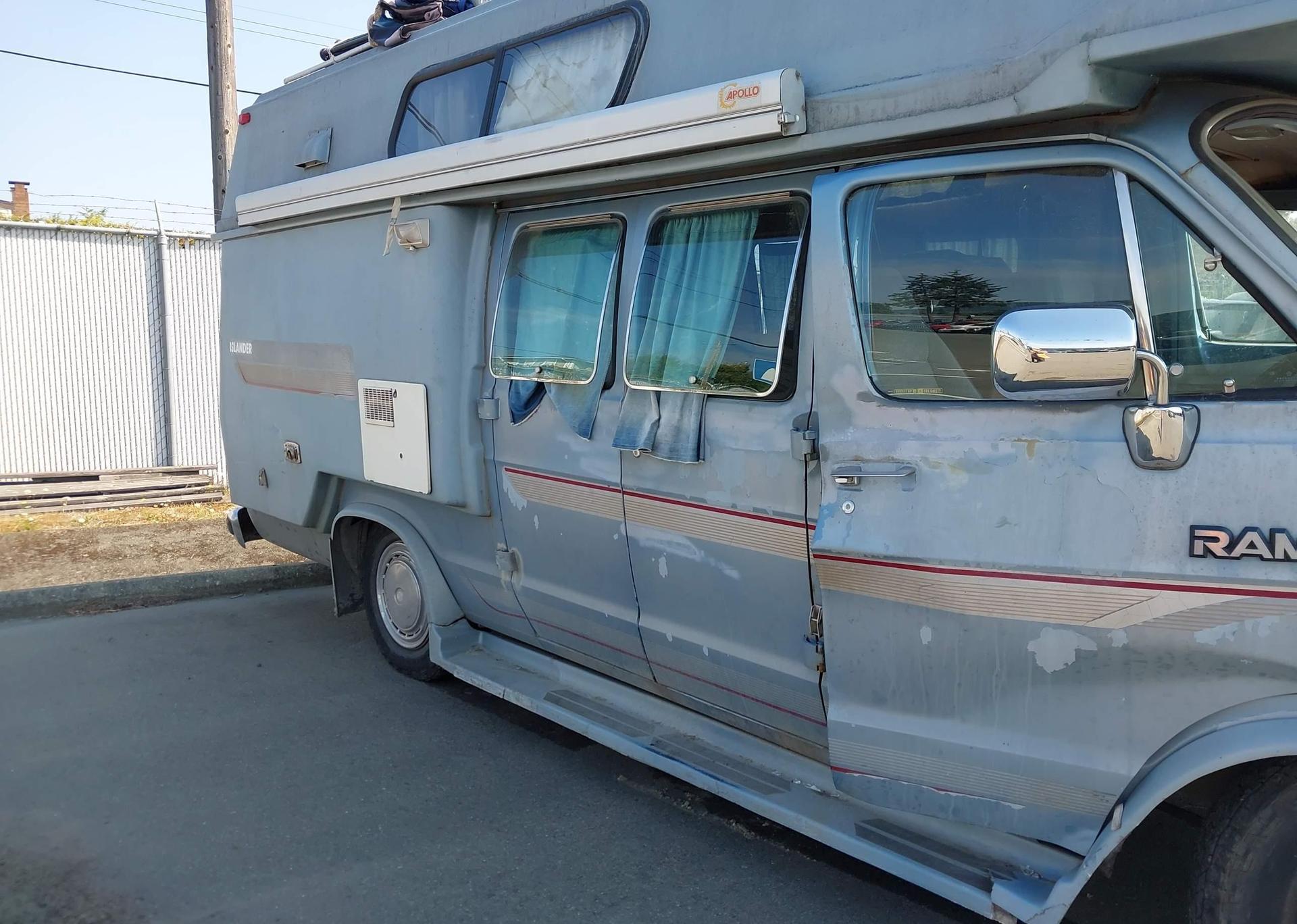 1989 DODGE RAM VAN B350