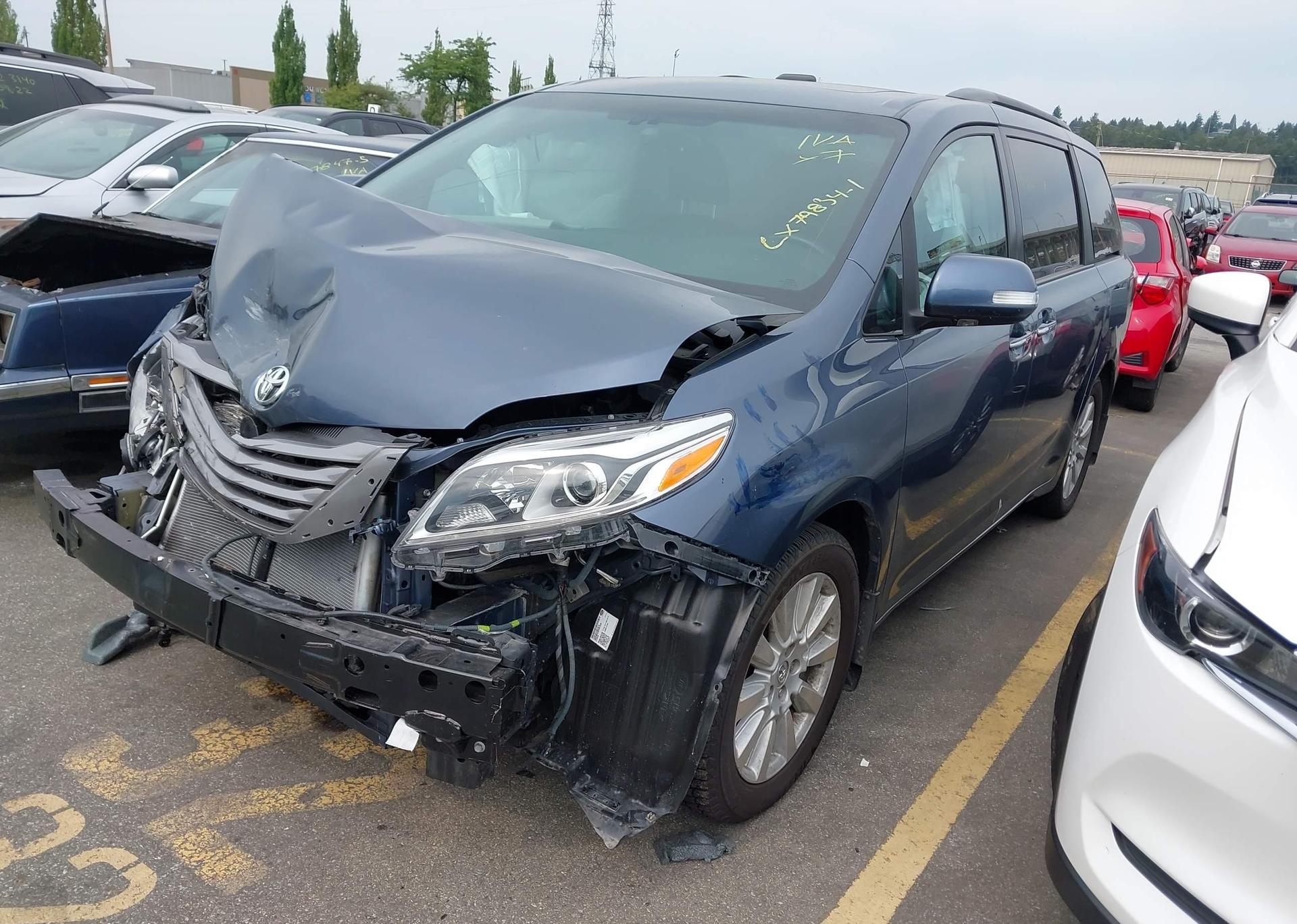 2017 TOYOTA SIENNA XLE