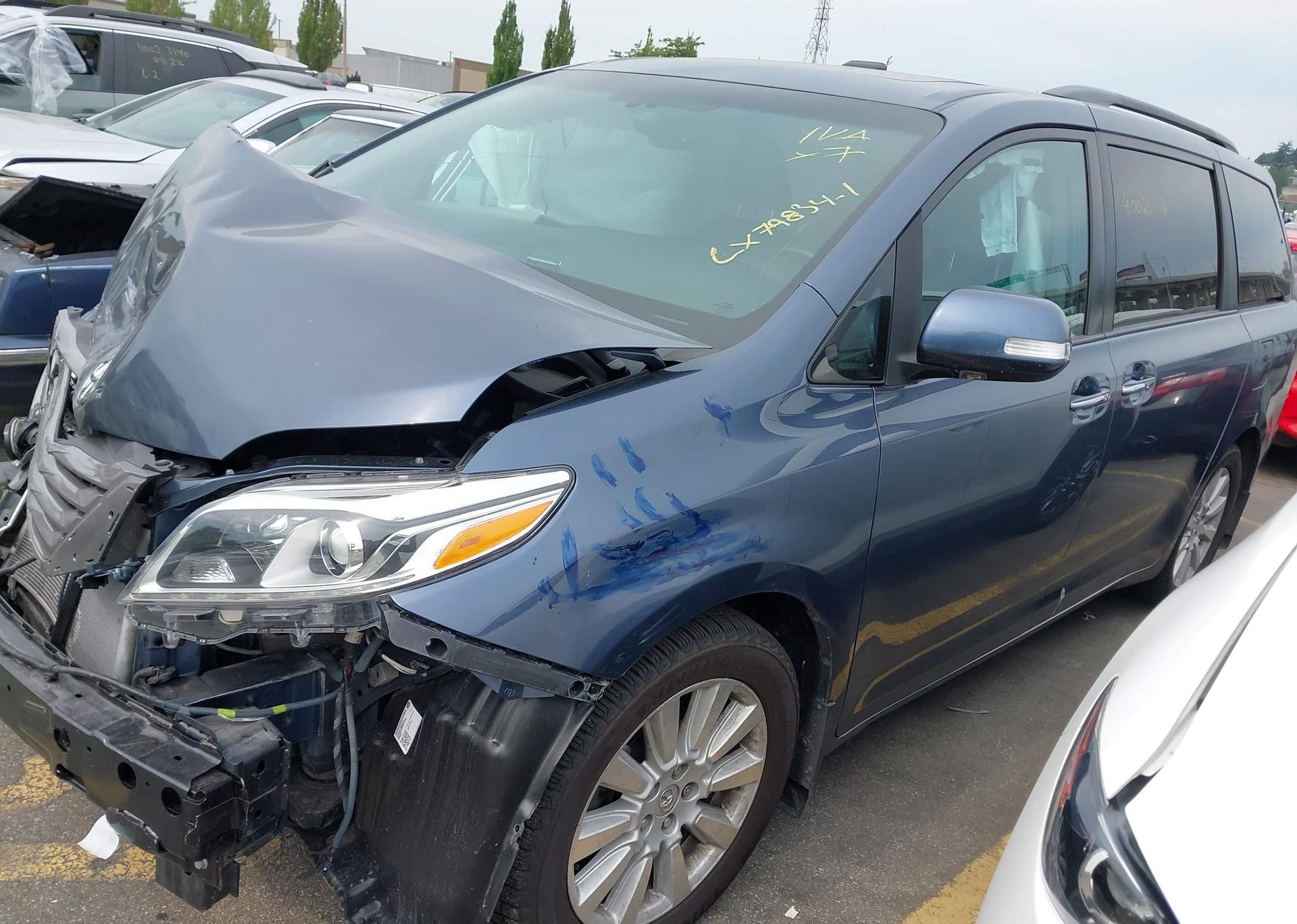 2017 TOYOTA SIENNA XLE