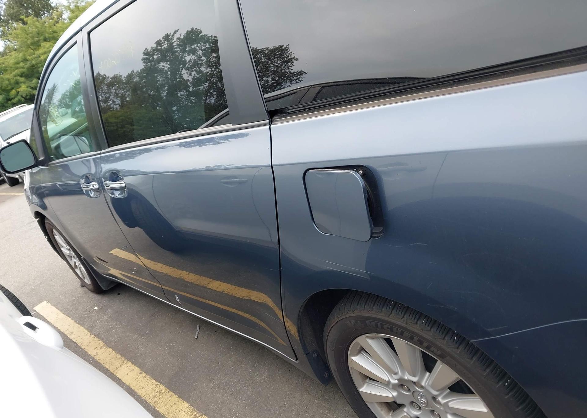 2017 TOYOTA SIENNA XLE