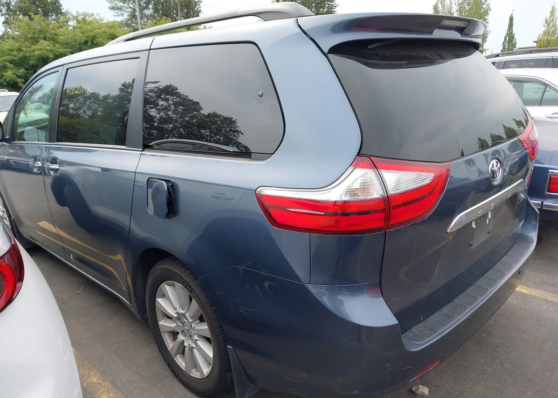 2017 TOYOTA SIENNA XLE
