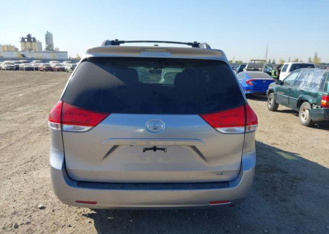 2012 TOYOTA SIENNA LE