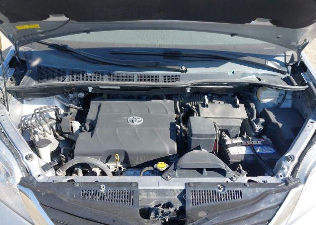 2012 TOYOTA SIENNA LE