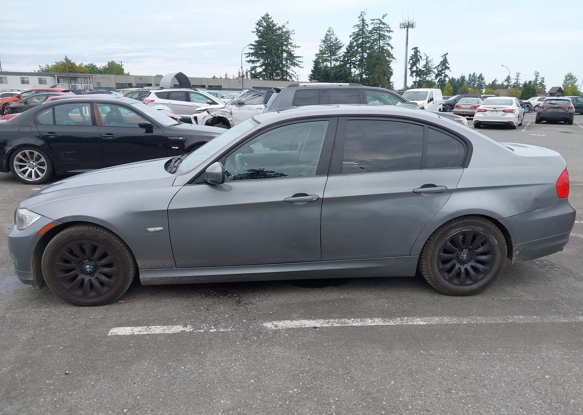 2011 BMW 323I