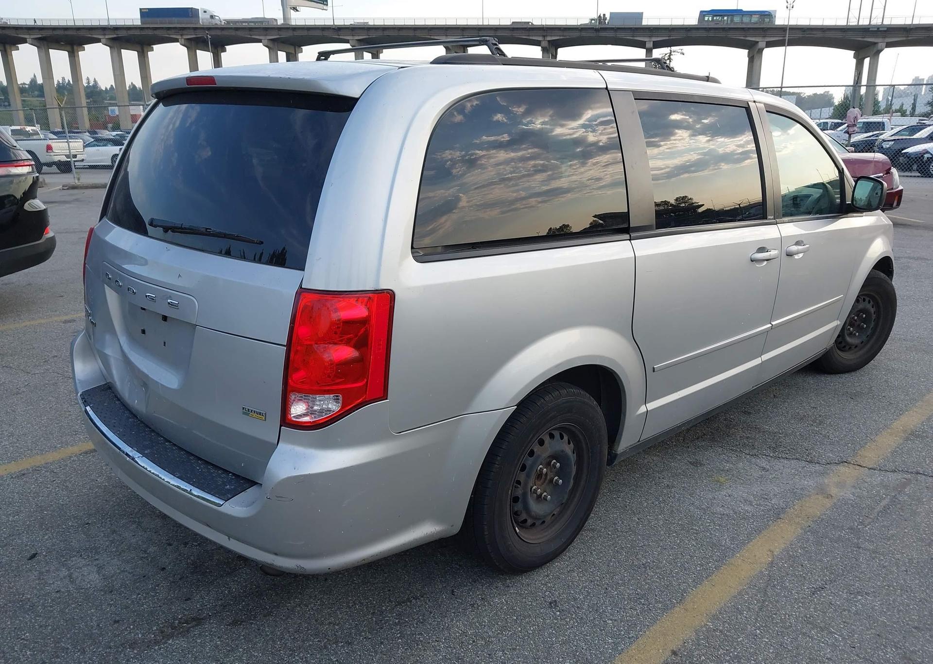 2012 DODGE GRAND CARAVAN SE