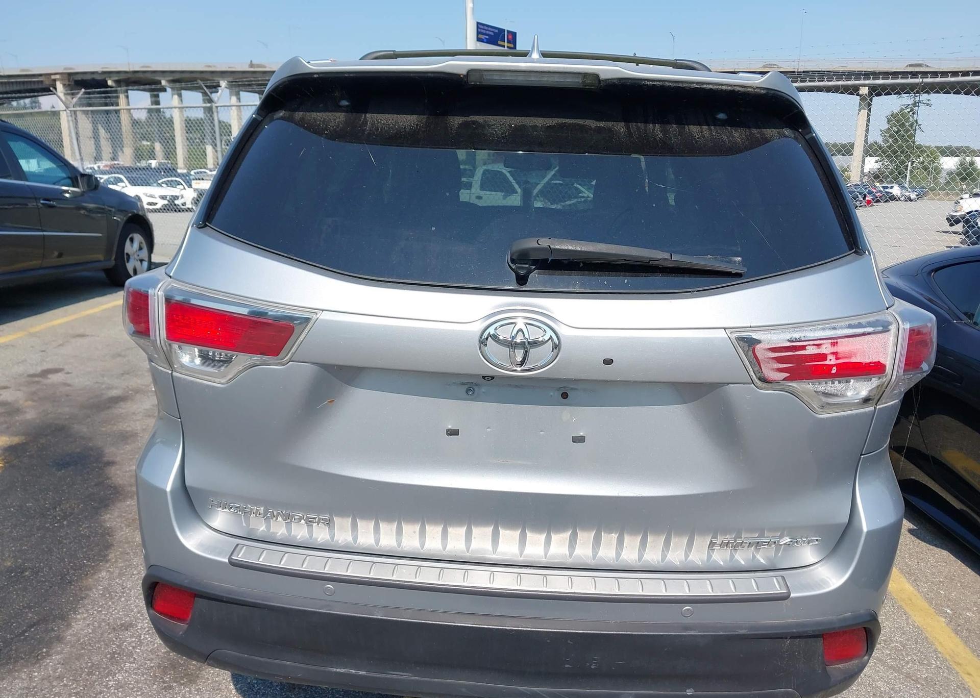 2015 TOYOTA HIGHLANDER LIMITED