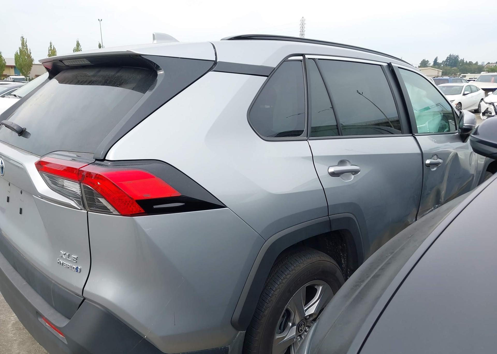 2023 TOYOTA RAV4 XLE