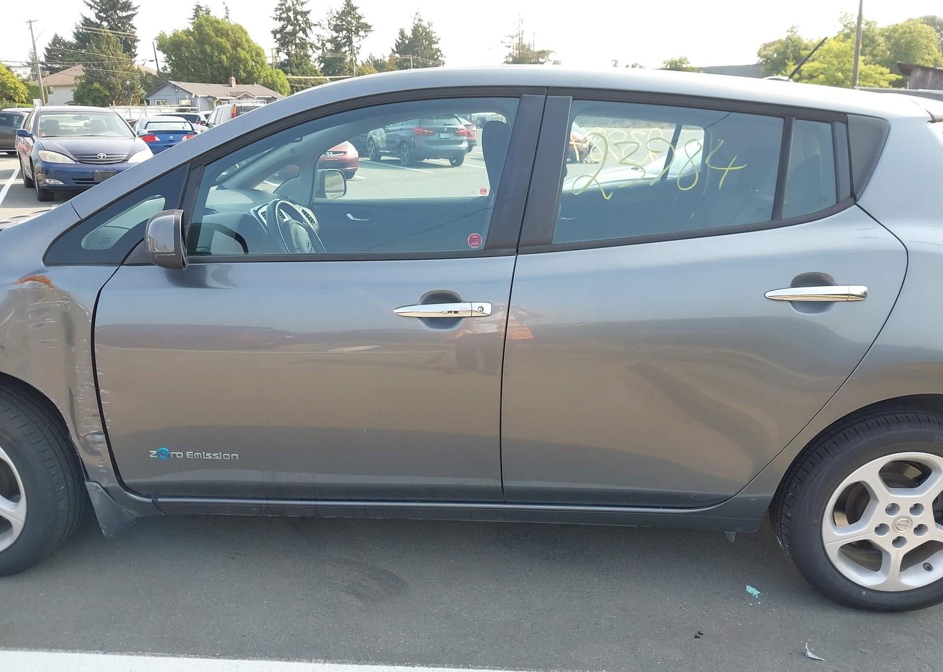 2015 NISSAN LEAF