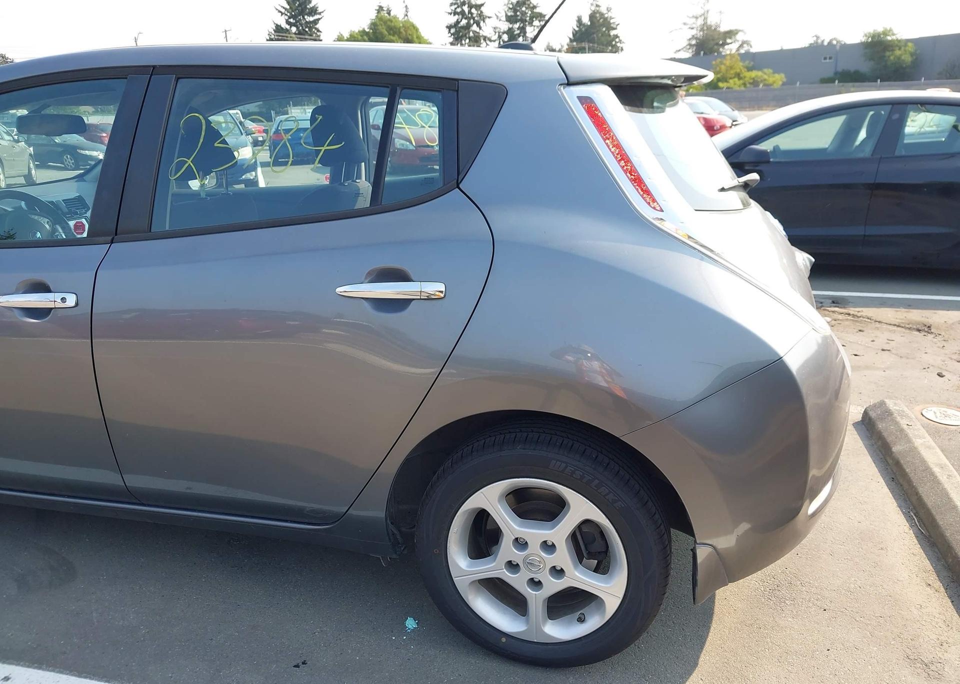 2015 NISSAN LEAF