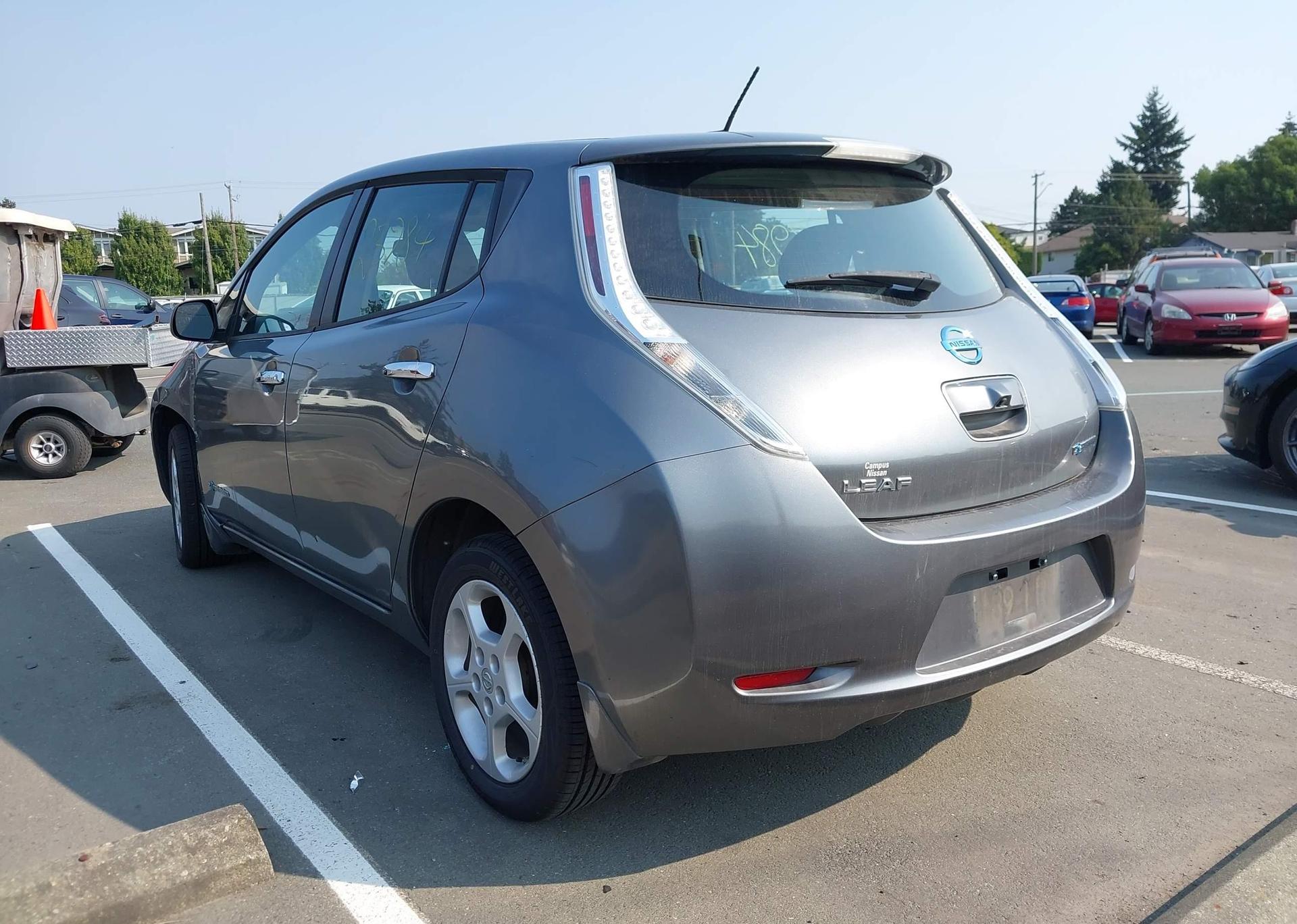 2015 NISSAN LEAF