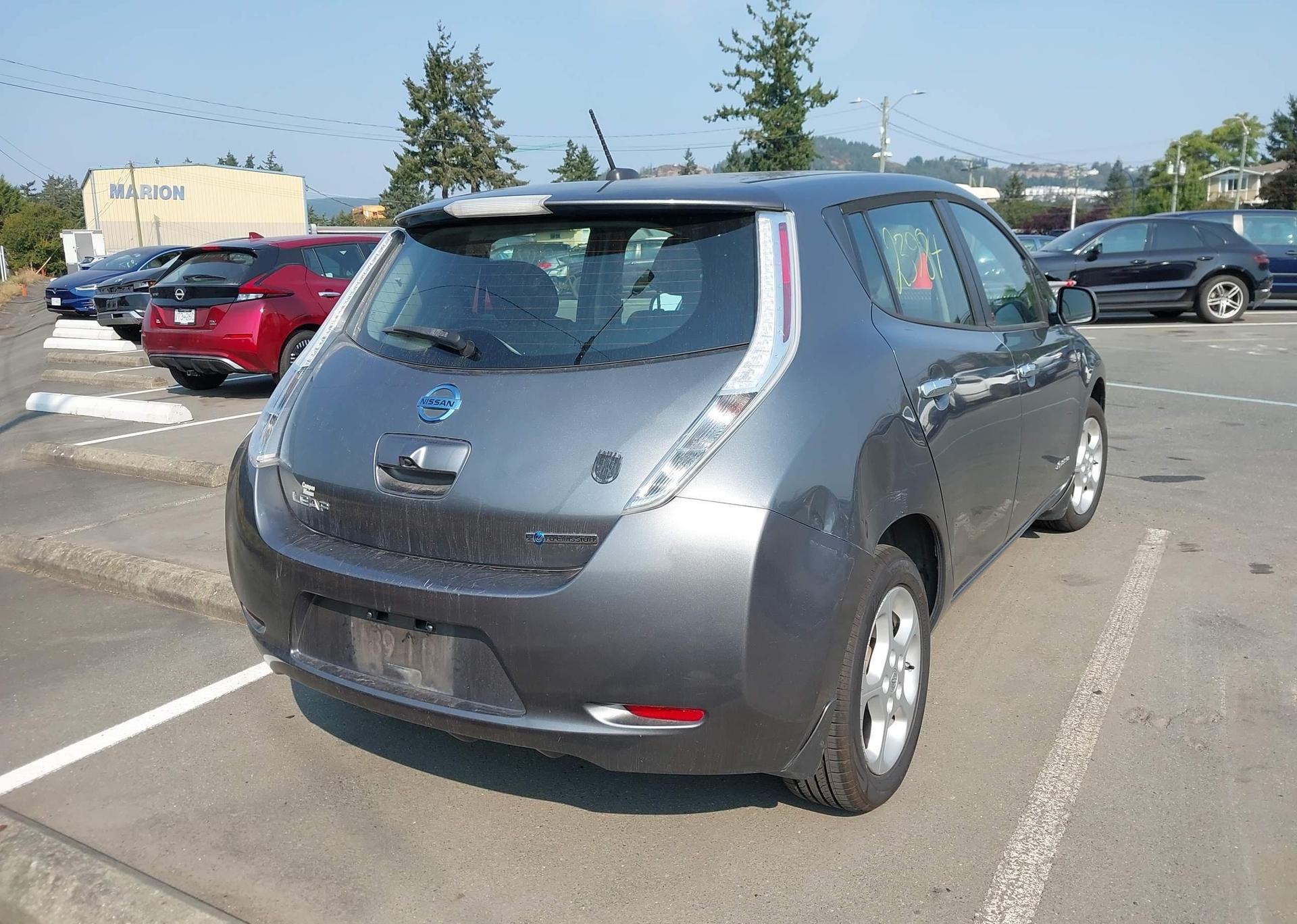 2015 NISSAN LEAF