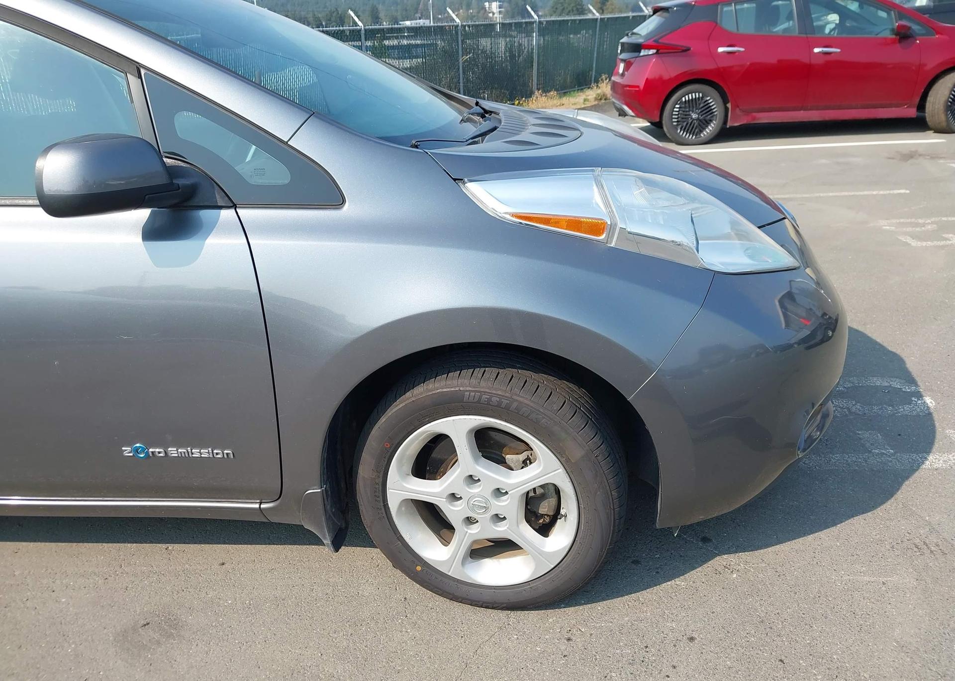 2015 NISSAN LEAF