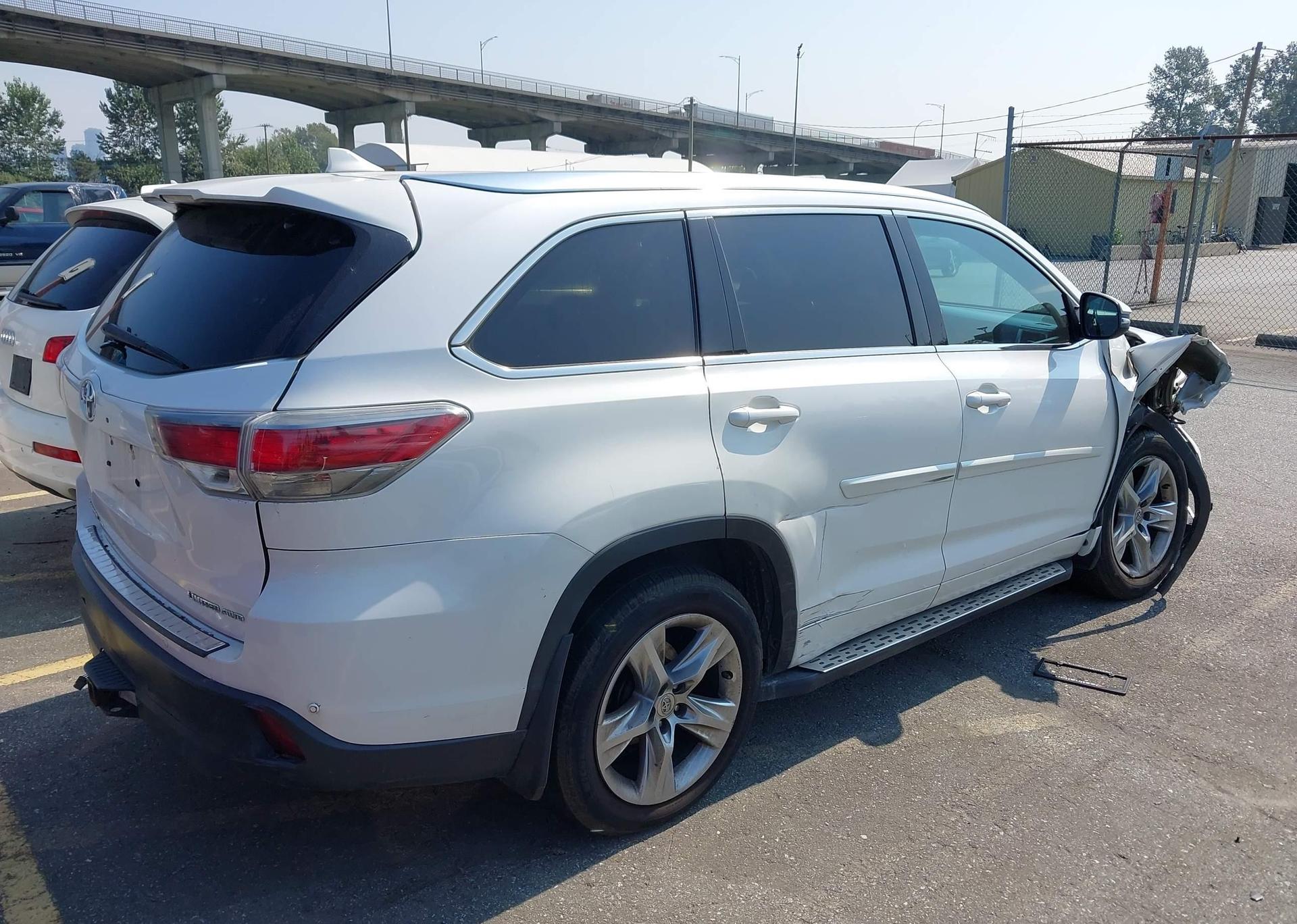 2015 TOYOTA HIGHLANDER LIMITED