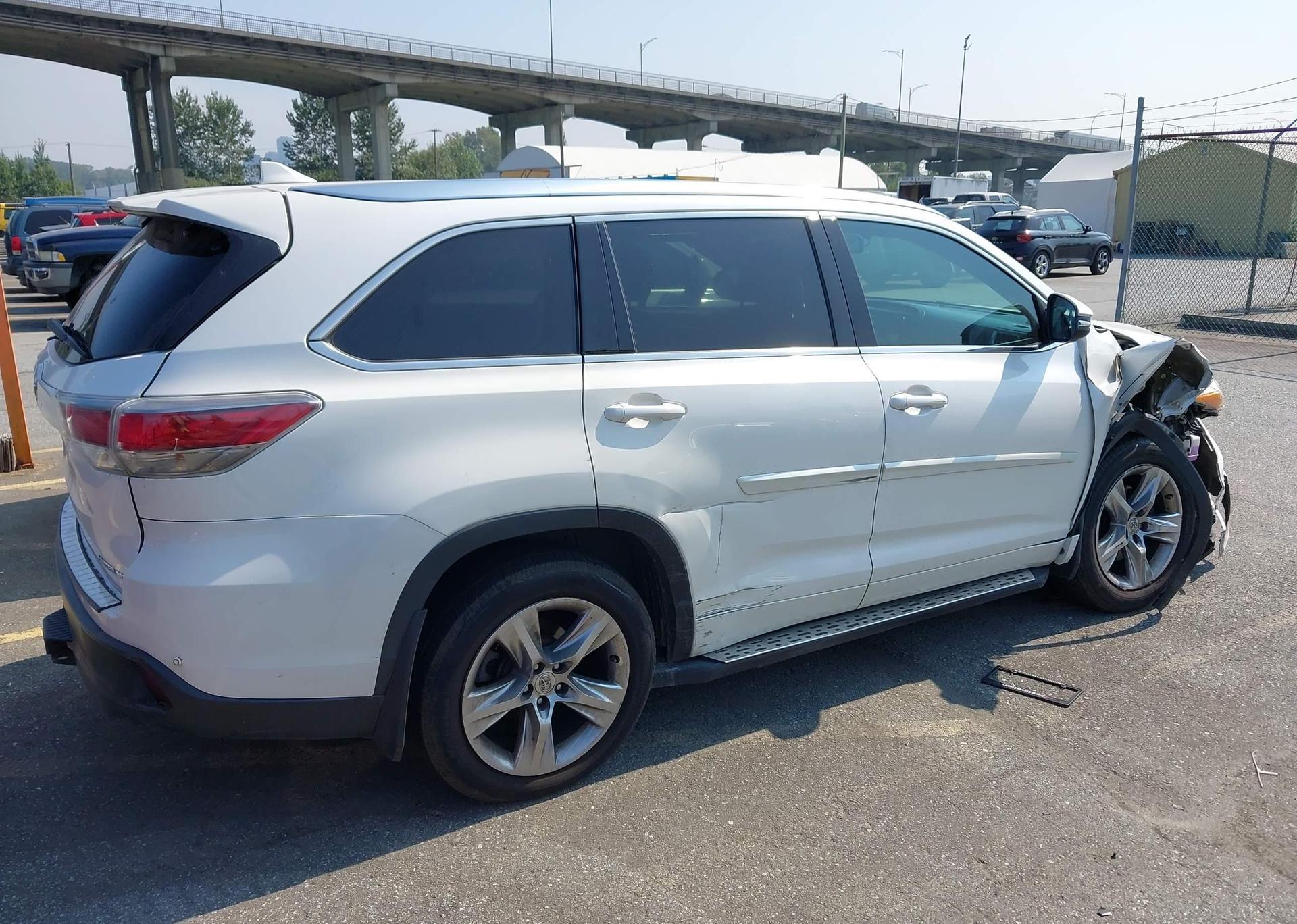 2015 TOYOTA HIGHLANDER LIMITED