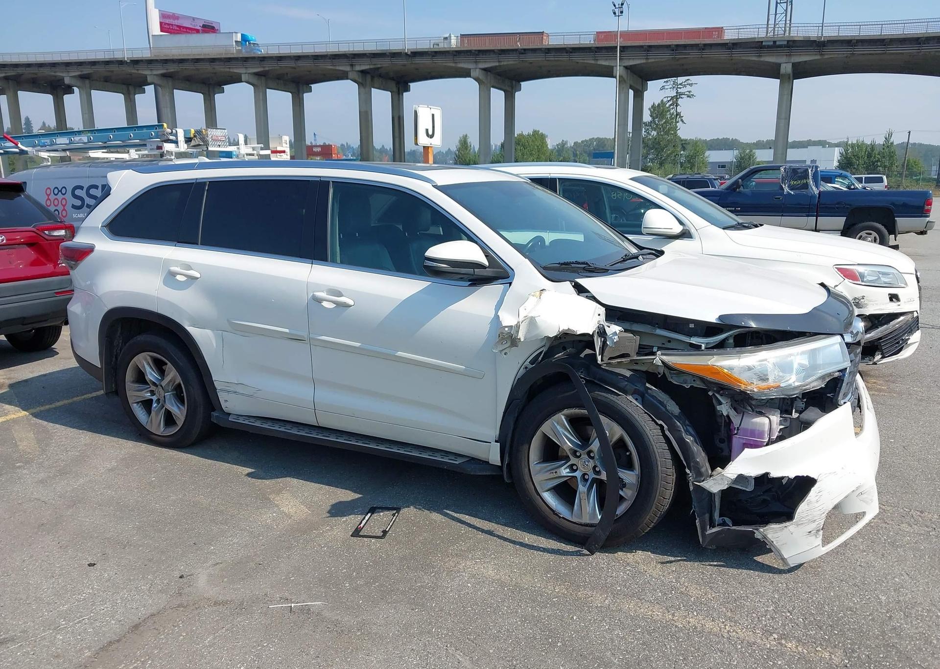 2015 TOYOTA HIGHLANDER LIMITED